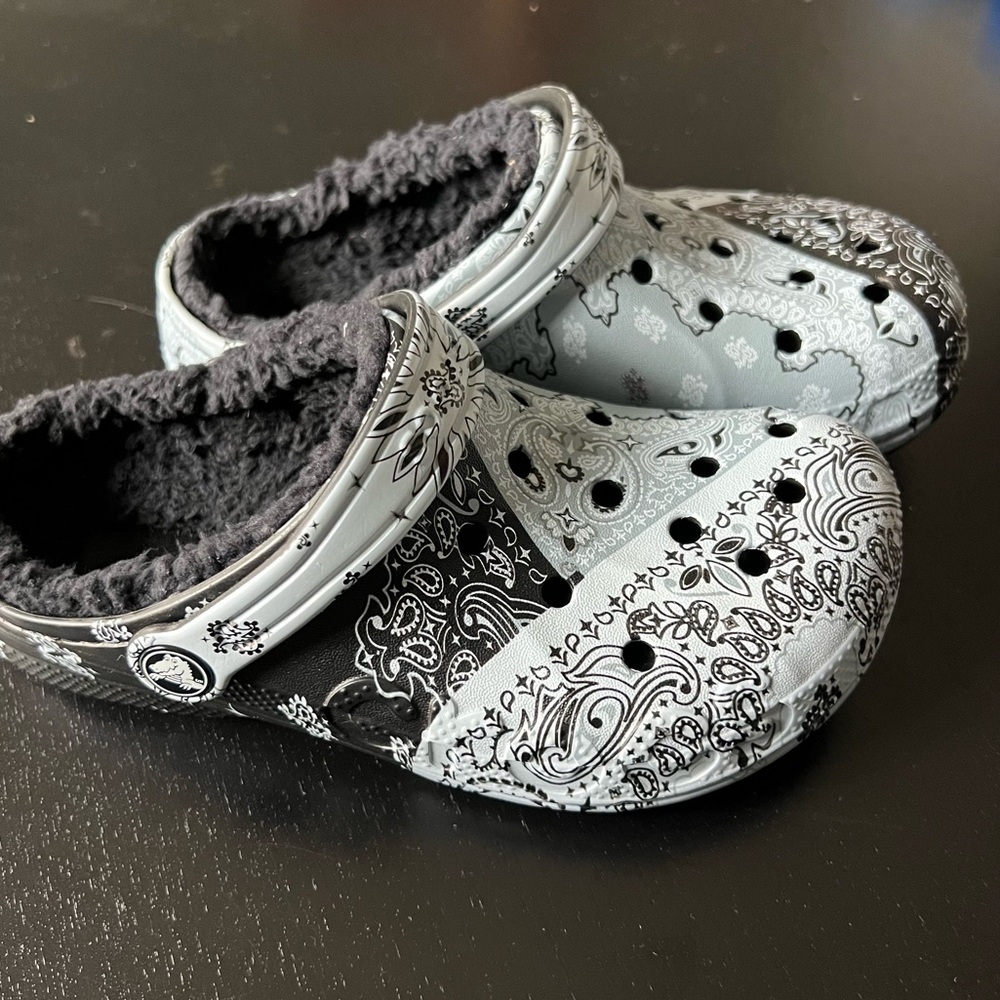 NWT Crocs Black and Gray Paisley Slipper Clogs
